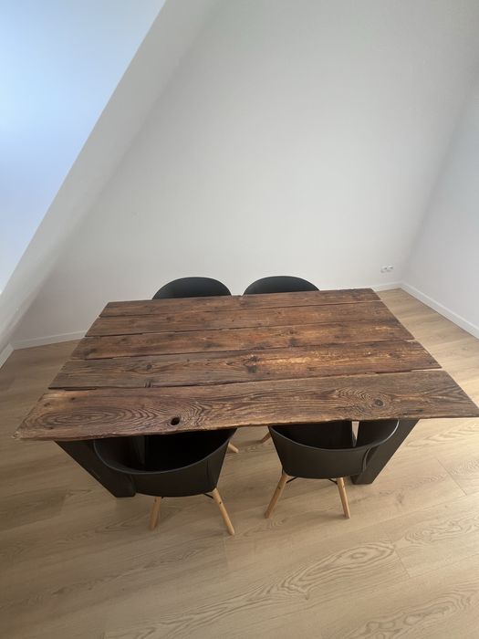 Stół loftowy z litego starego drewna + 4 krzesła – komplet jadalniany
