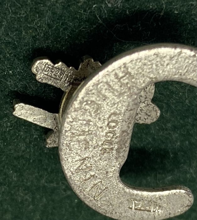 Серебряный значок 925 проба