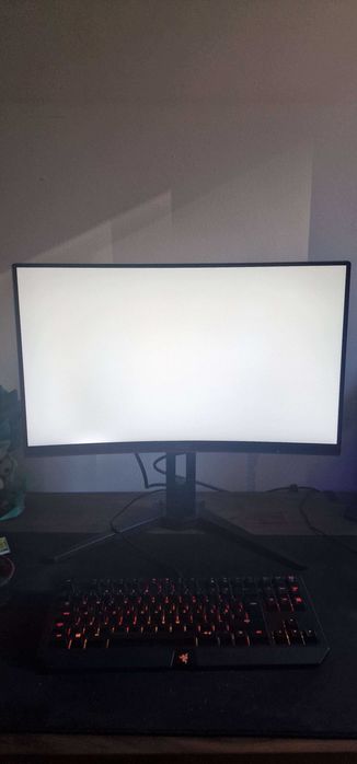 Monitor AOC 24'' Curvo 144Hz