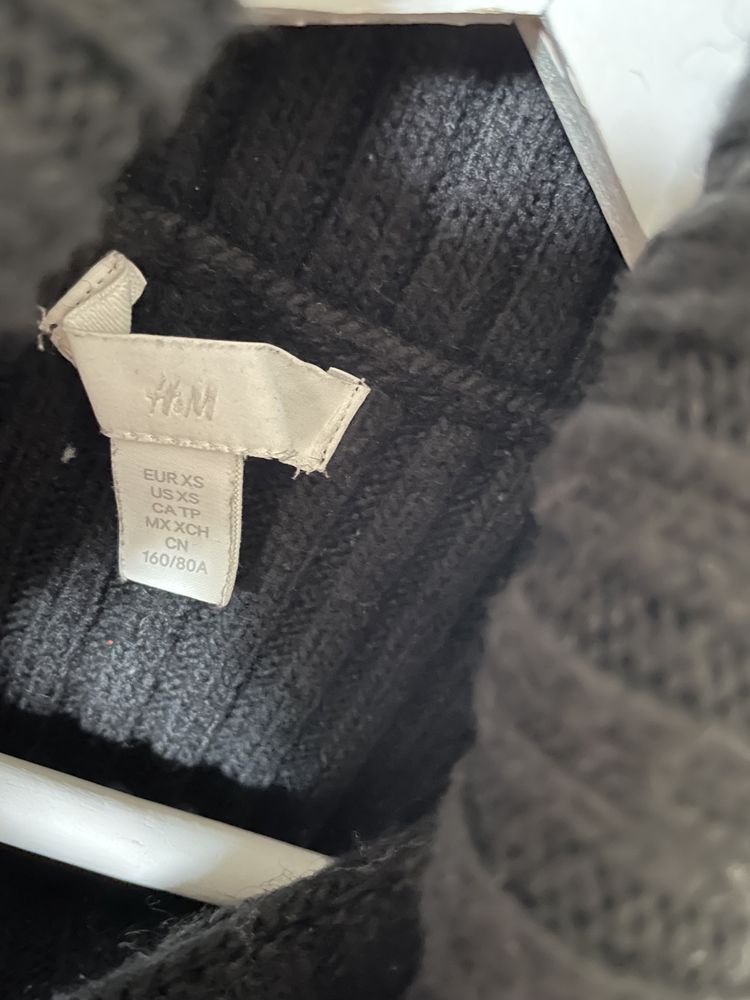 Czarny sweter bezrękawnik z golfem H&M XS/S