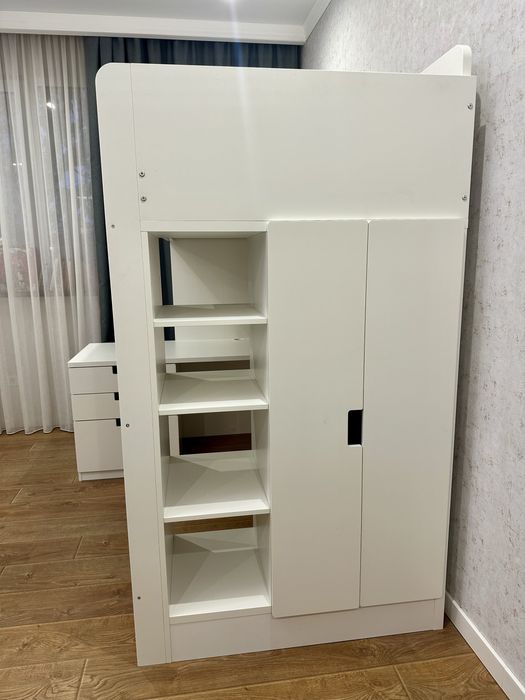 Ліжко-горище і письмовий стіл Ikea Smastad, ліжко на антресолі