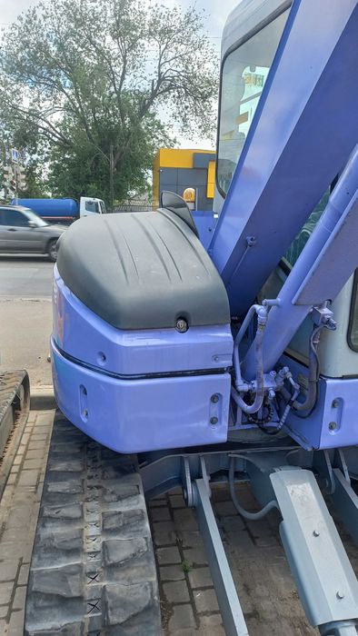 Экскаватор гусеничный Hitachi EX55UR-3