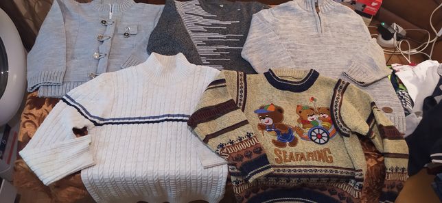 Продам детские вещи:свитер, куртка, шапка, бейсболка, футболка