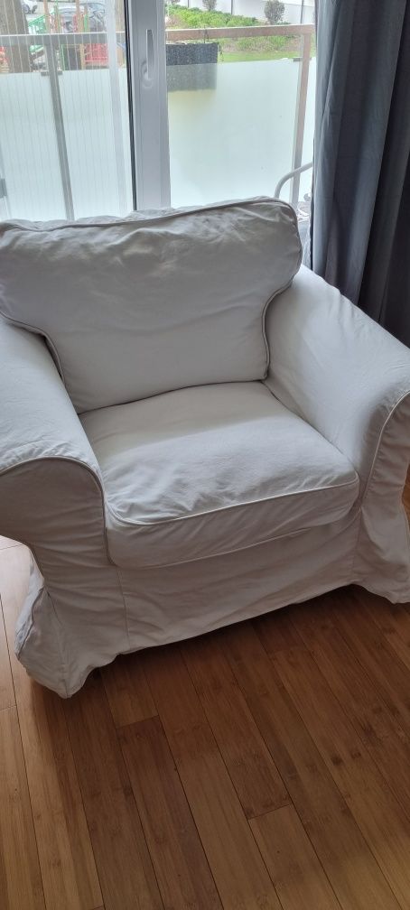 Biały fotel Ikea Ektorp
