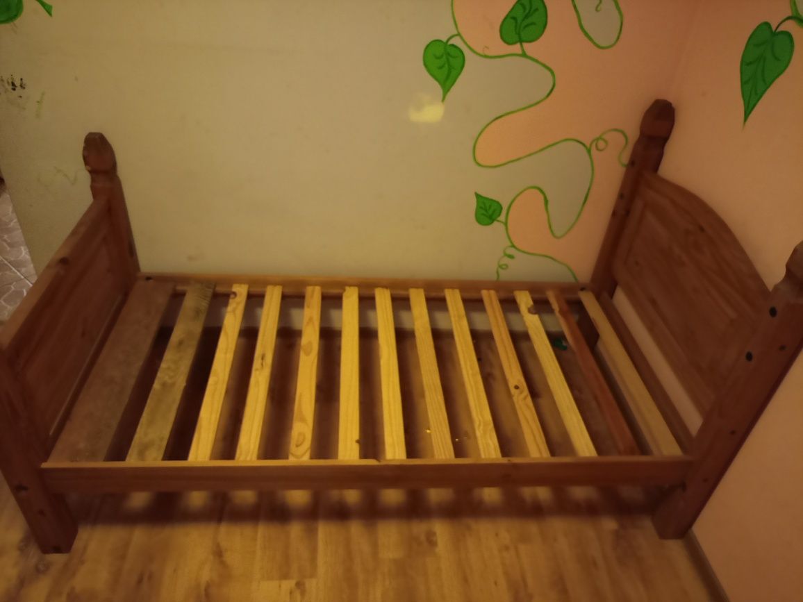 Łóżko pojedyńcze, drewniane