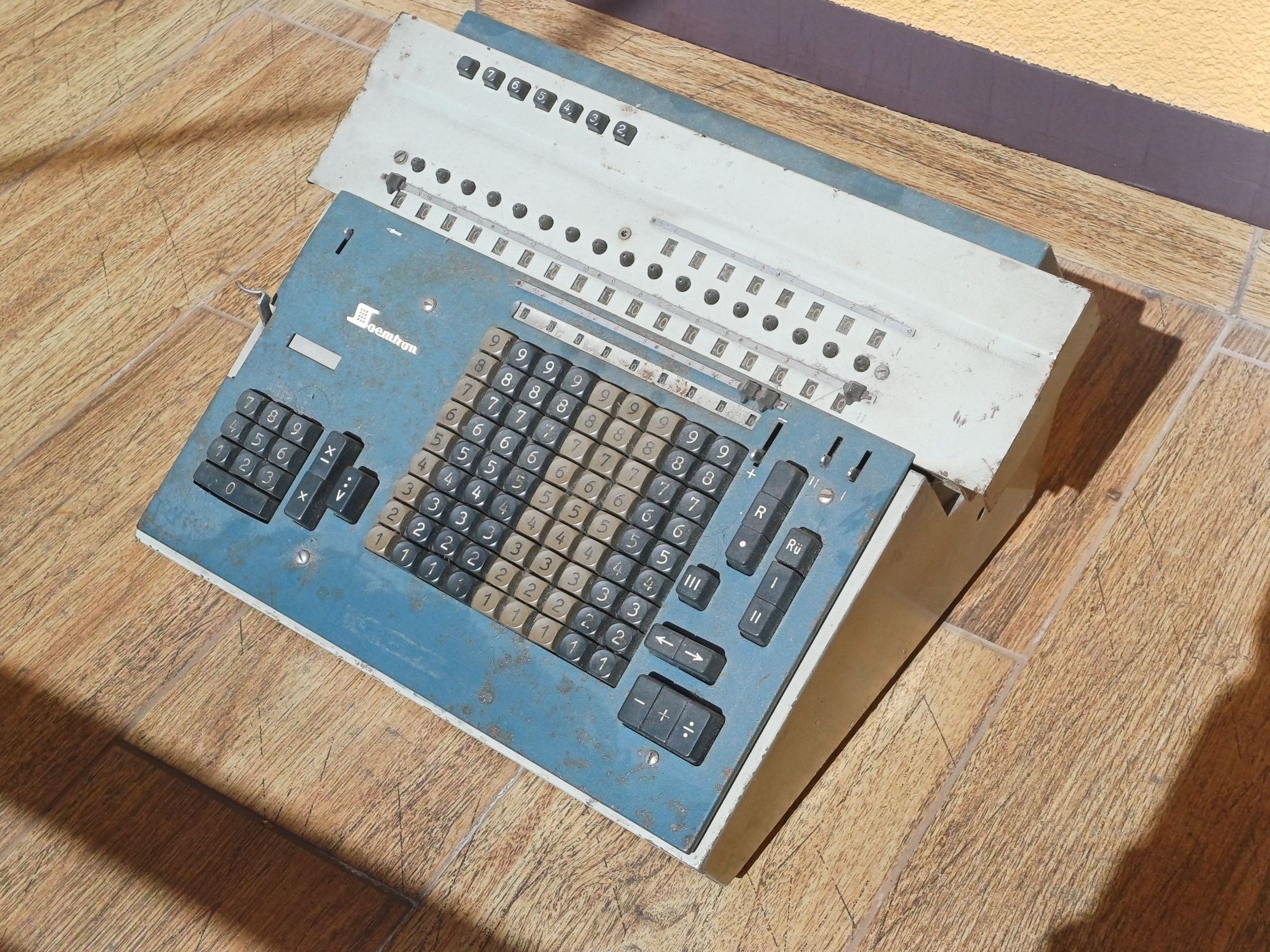 Maszyna licząca Soemtron 214 kalkulator liczydło