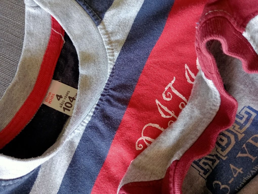 Calções e 2 t-shirts tamanho 3/4 anos