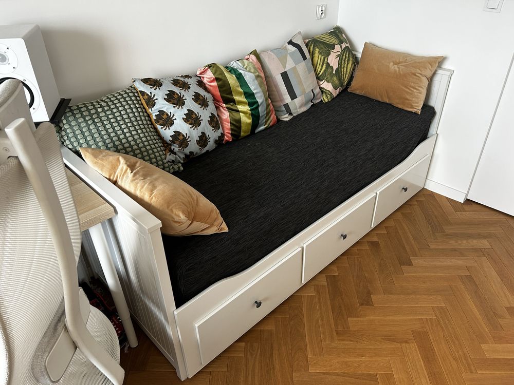 Łóżko Ikea Hemnes + materace, poduszki i pokrycie