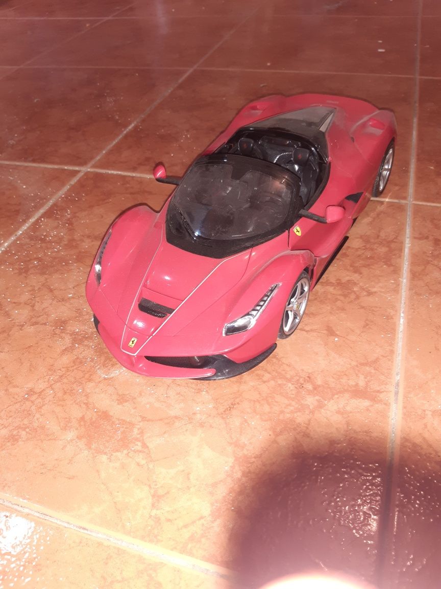 Ferrari com telecomando