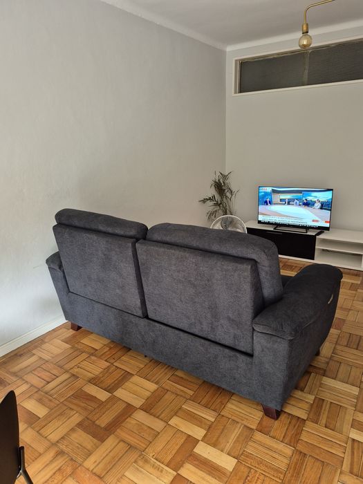 Sofa dois lugares reclinável elétrico, com apoio para os pés
