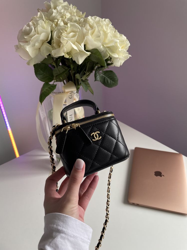 Сумка Chanel Classic Lambskin Pearl Crush Mini Vanity Case