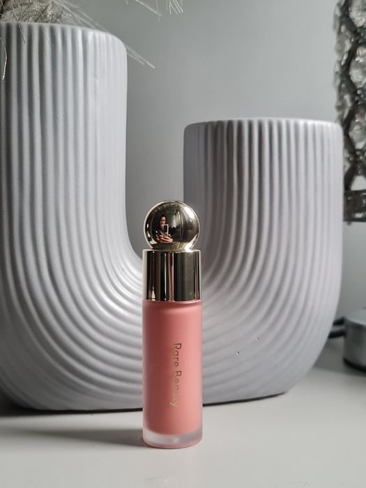 Róż rare beuty hope sephora płynny selena