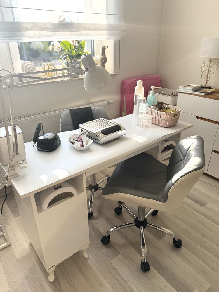 Zestaw stolik lampy fotel kosmetyczny manicure żele hybrydy paznokcie