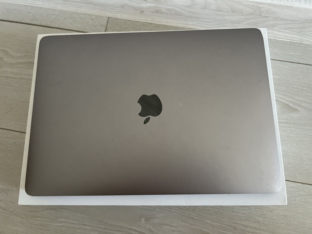 Macbook Pro 13, 2020р, Touch Bar, 8/256