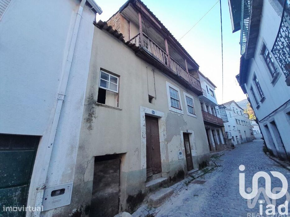 Moradia geminada T2 em Unhais da Serra de 142,56 m2