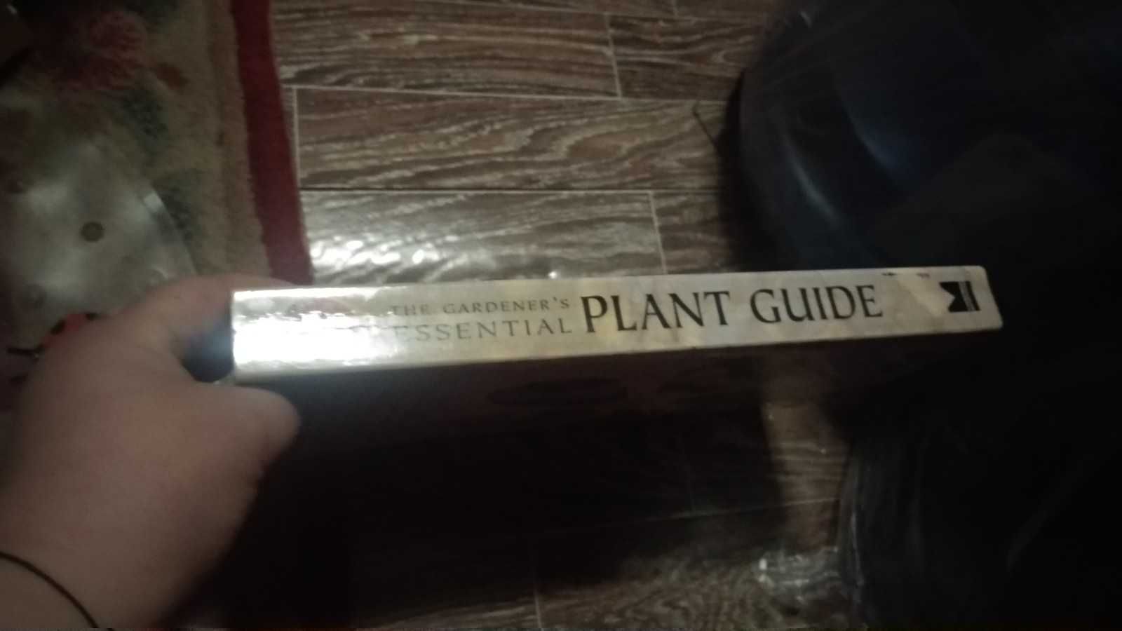 книга растения The Gardener's Essential Plant Guide Brian Davis