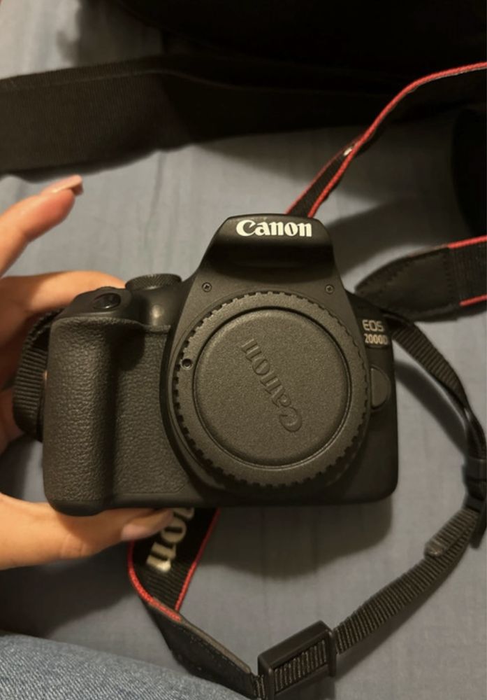 Camera Canon 2000D
