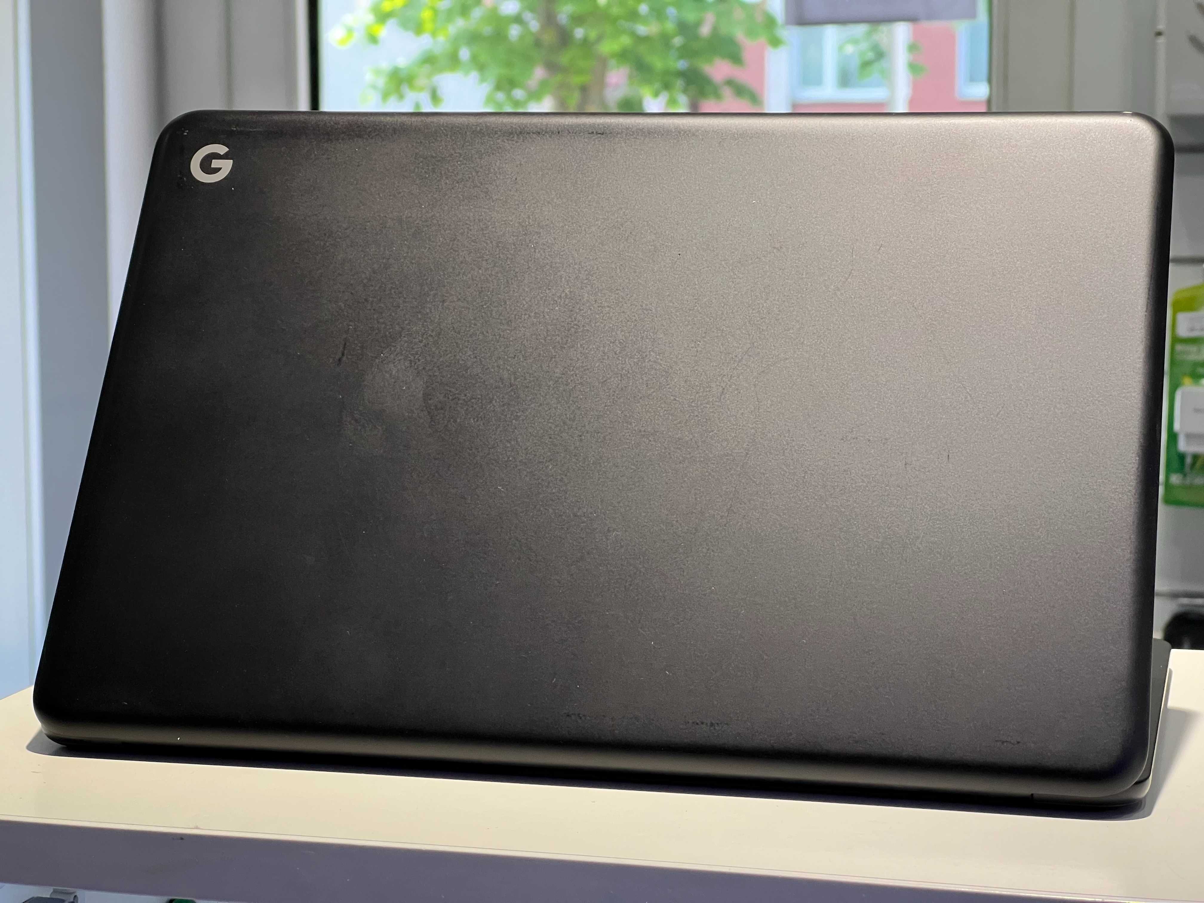 Ноутбук Google PixelBook GO / Core i5-8200Y / 16GB + 120GB