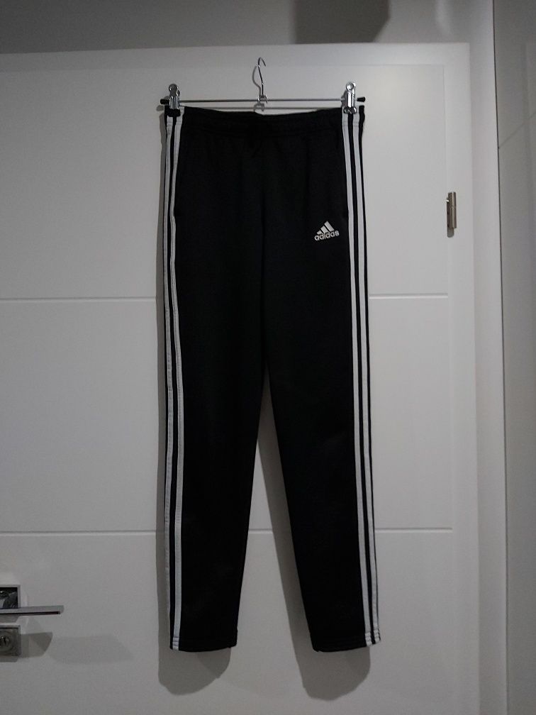 Spodnie dresowe ADIDAS śliskie 158 cm.