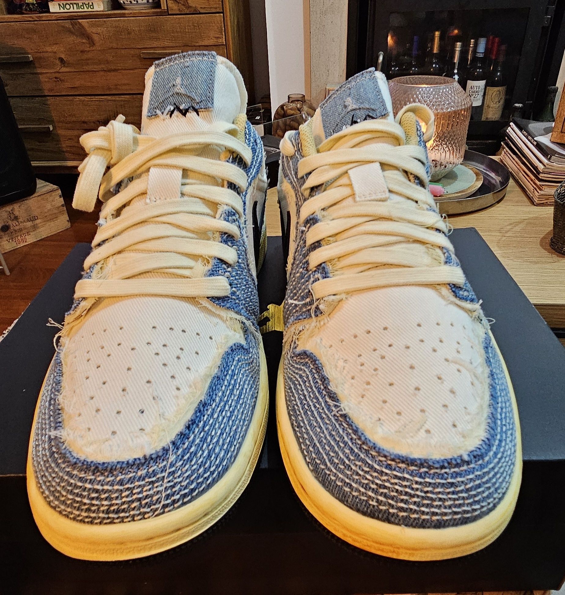 Ténis novos a estrear na caixa Air Jordan 1 Low Retro Blue Jeans Japan