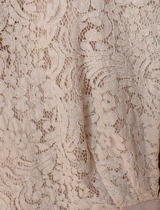 Długa sukienka koronkowa