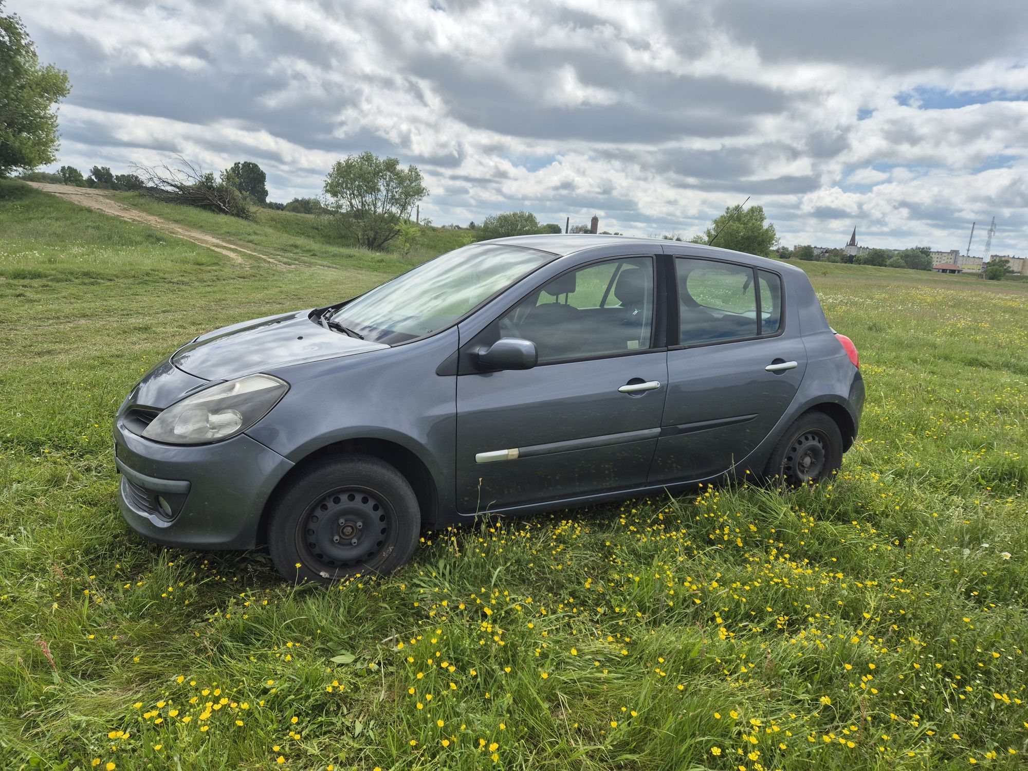 Renault Clio 3 - 1.6 - klima - 146km przebiegu - 5 drzwi