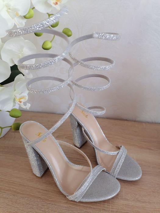 Eleganckie sandały srebrne słupek wesele sylwester 38