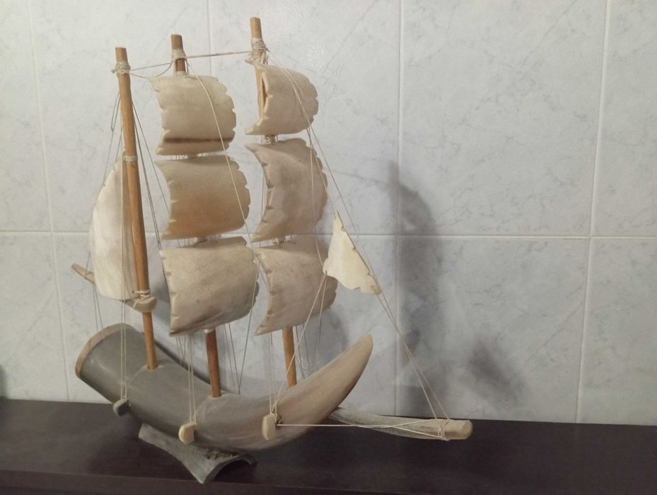 Barco em chifre / corno (artigo artesanal provenientes de ex colónias)