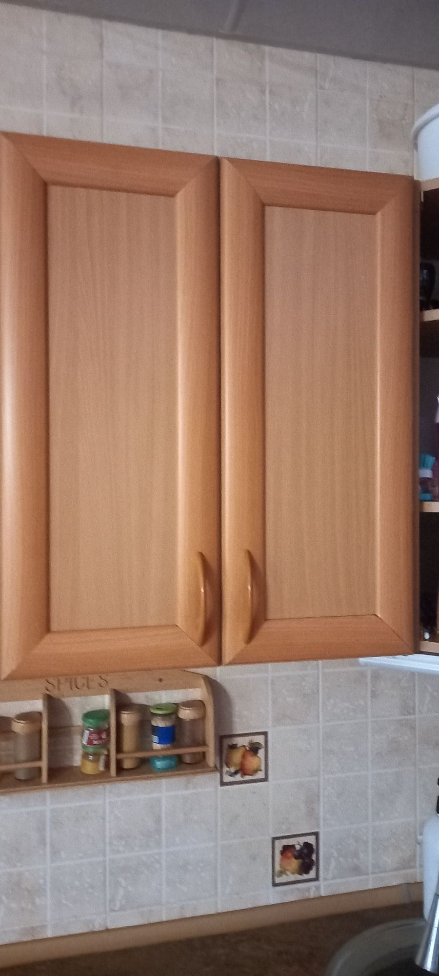Кухня кутова з мийкою, змішувачем витяжкою і газовою плитою