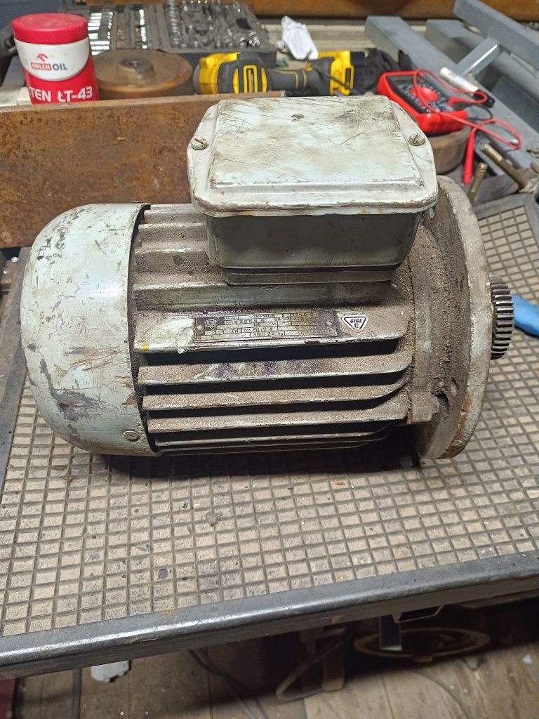 S7 silnik KOLNIERZOWY 3 fazowy 1.1kw380 400v 905obr TAMEL  SKF 902-6