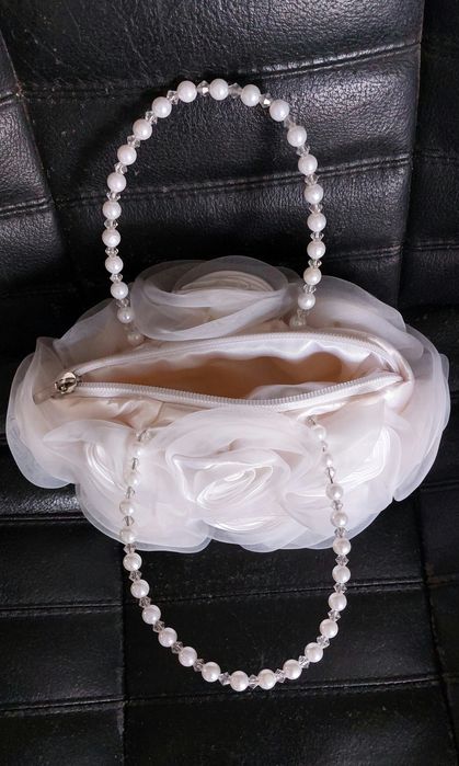 Сумочка белая нарядная на праздник для женщины девочки