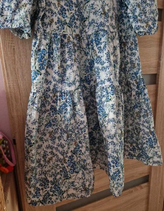 Reserved bawelniana midi sukienka w kwiaty