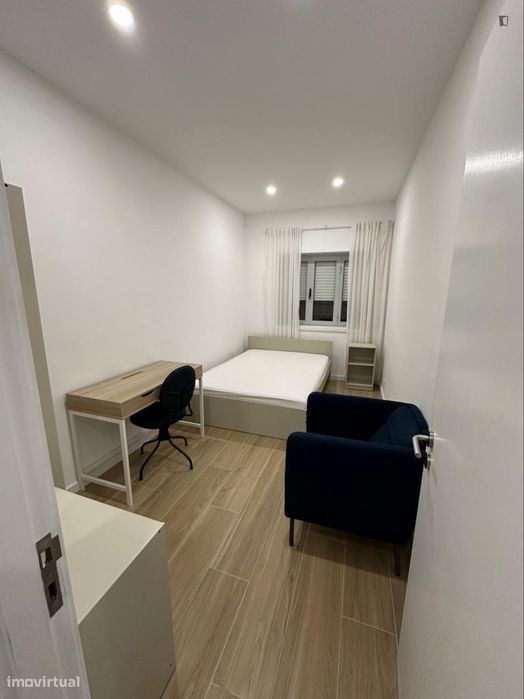 Quarto - localizado em Paranhos Porto