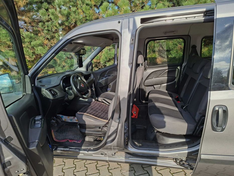 Sprzedam samochód Fiat Doblo L2H1 Kombi Maxi - 5 osobowy