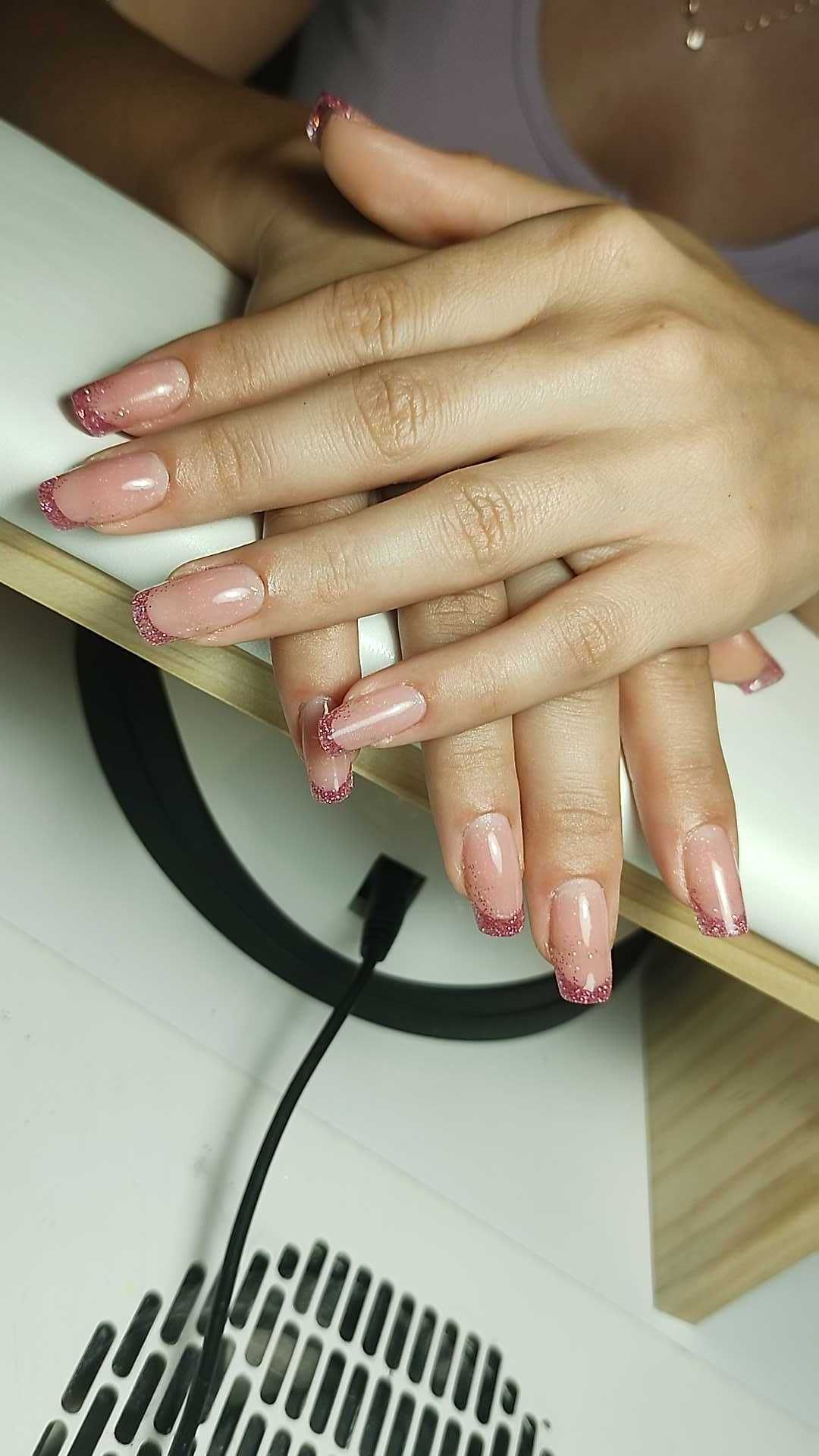 Manicure, przedłużenie paznokci