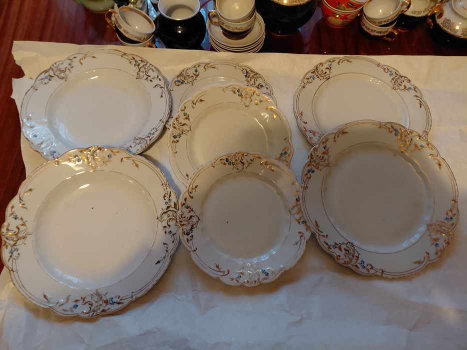 Тарілки старовинні фарфорові