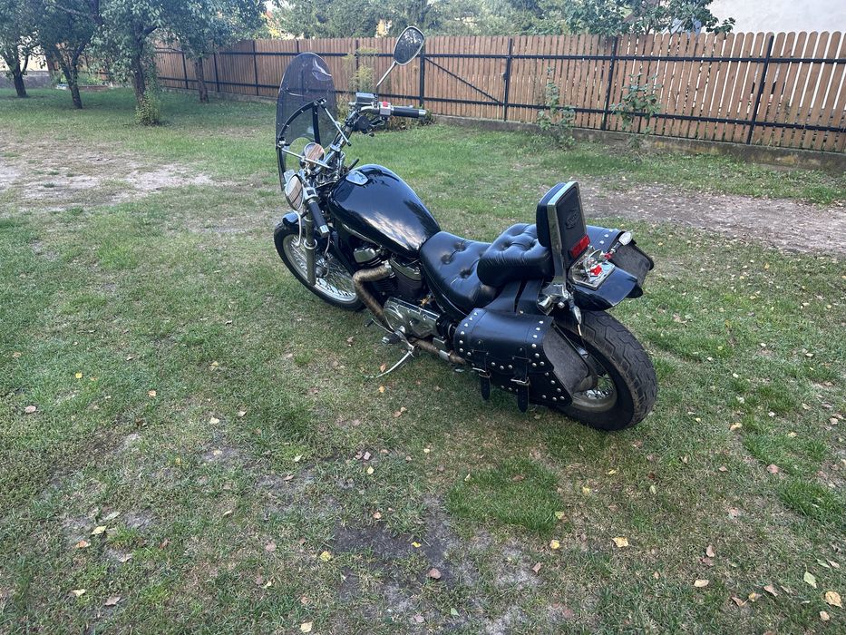 Suzuki Intruder VS 800 uszkodzony jeżdżący