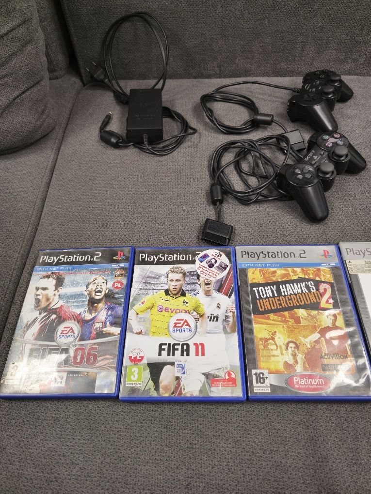 Playstation 2 plus gry i dwa pady