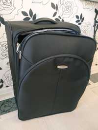 Большой фирменный чемодан фирмы  Samsonite..