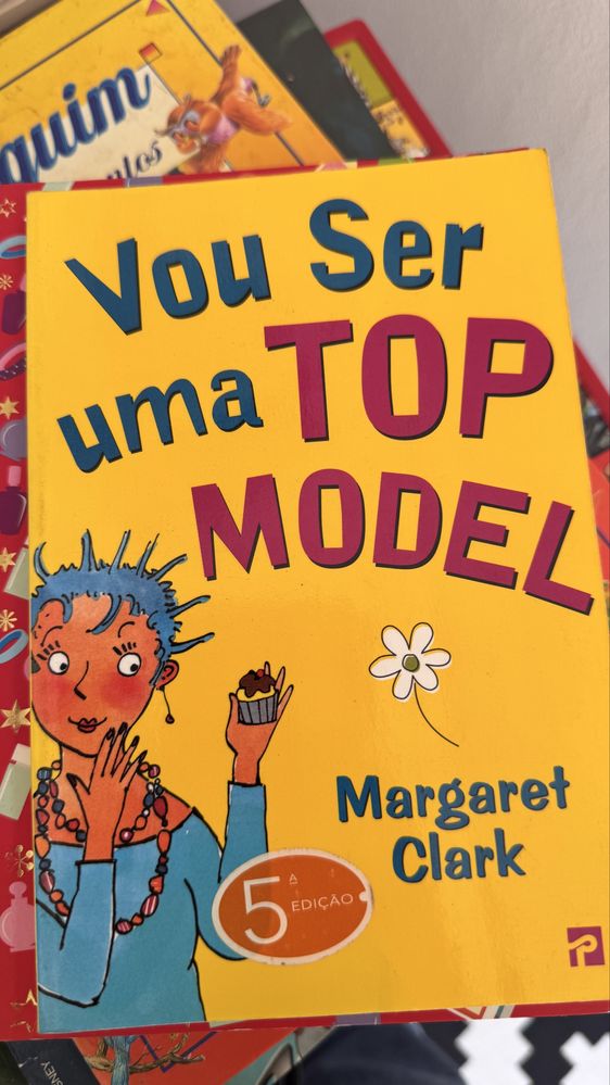 4 livros infanto juvenis Clube das Amigas