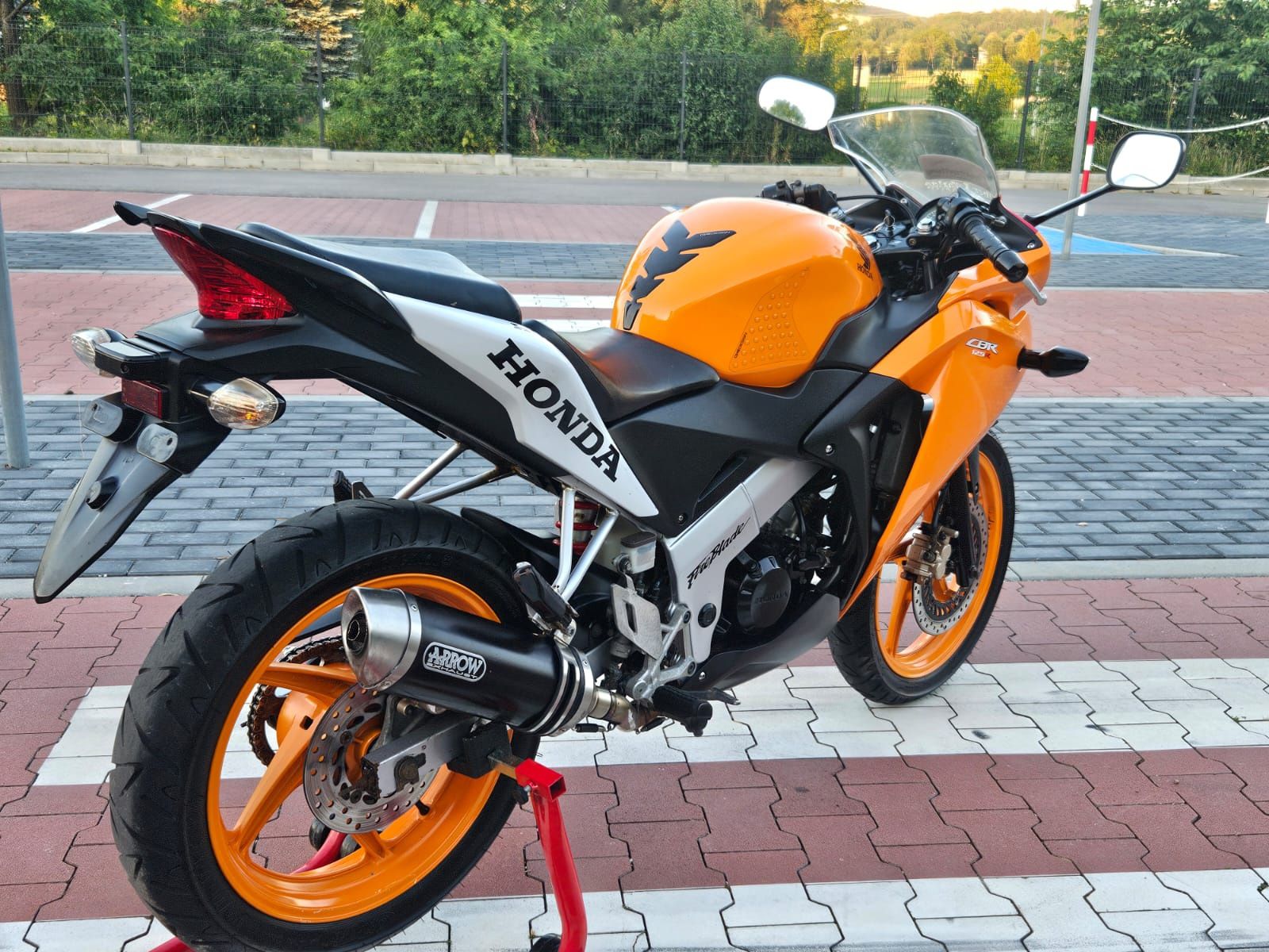 Honda CBR 125 cbr125r Repsol jc50 nowe opony a1 B1 zadbane