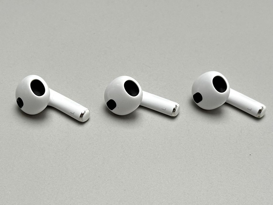 oryginalna lewa słuchawka AirPods 3 generacji .