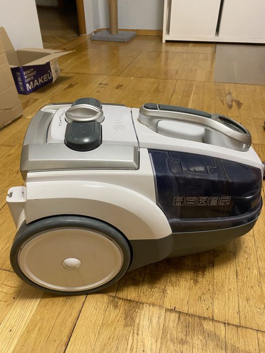 Пилосос з аква фільтром Vitek VT 1833 PR