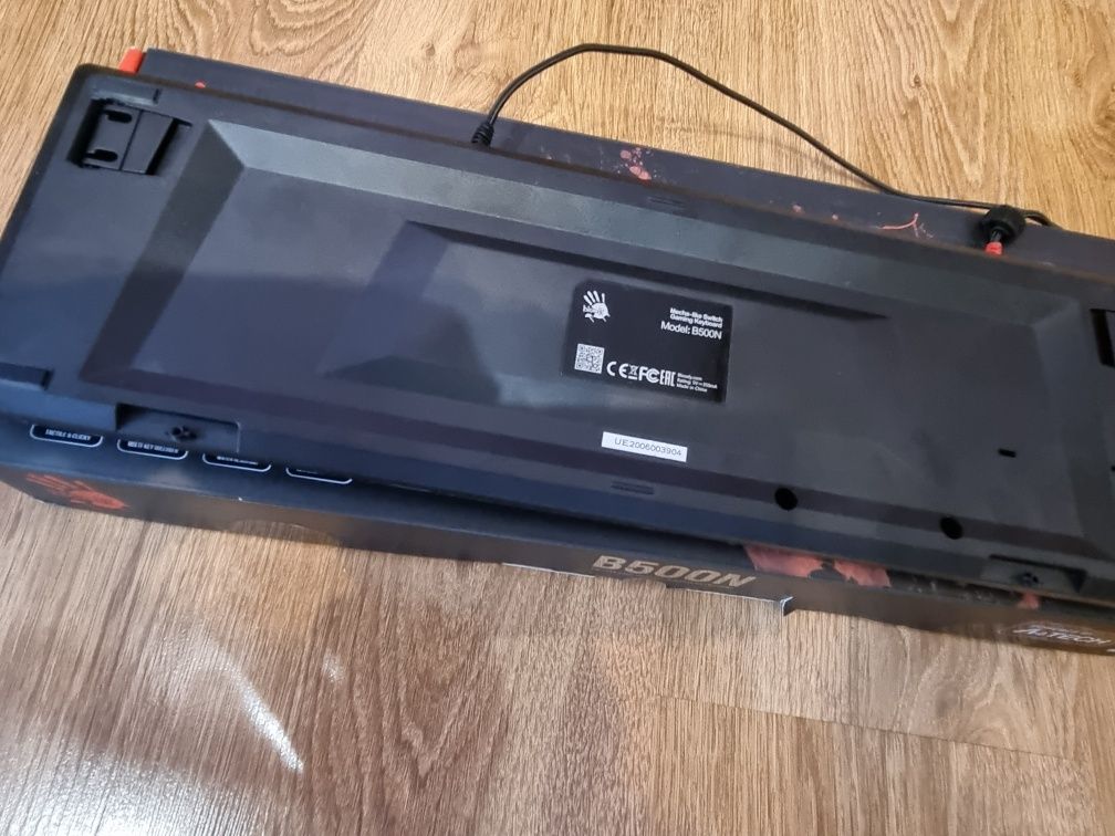 Продам ігрову, механічну клавіатуру з підсвіткою. A4tech Bloody B500N.
