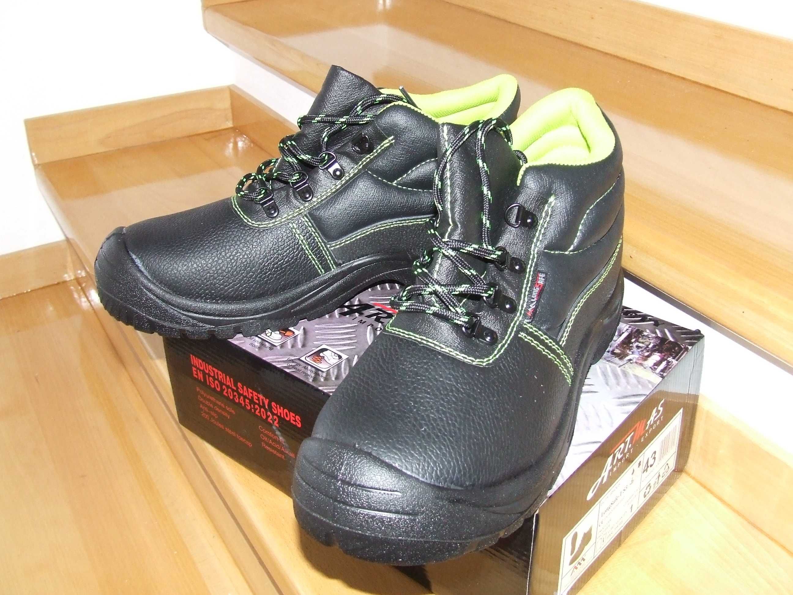 Buty robocze rozm 43 + 2 pary  grubych skarpet (roboczych)