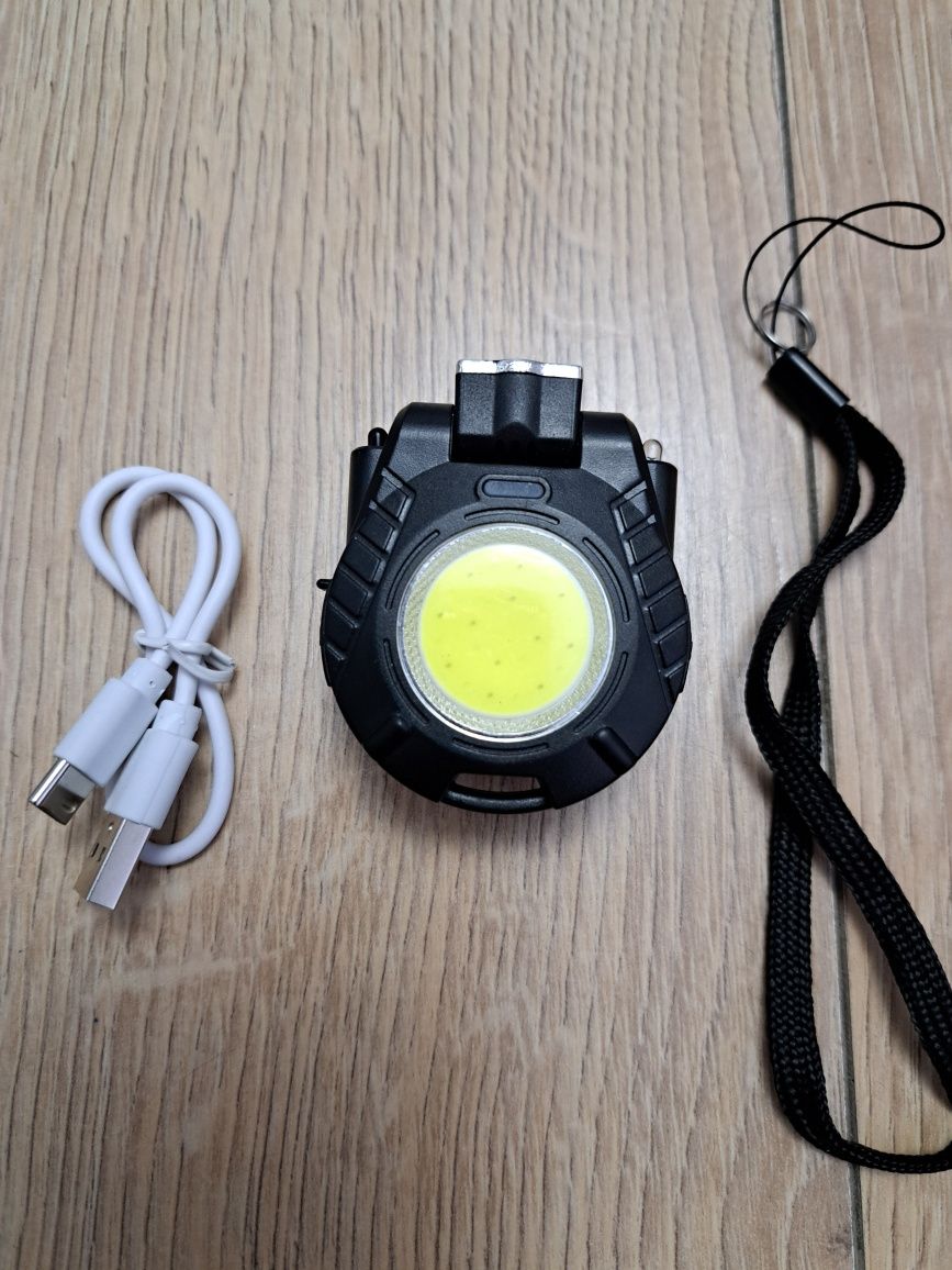 Lampka LED kieszonkowa z otwieraczem