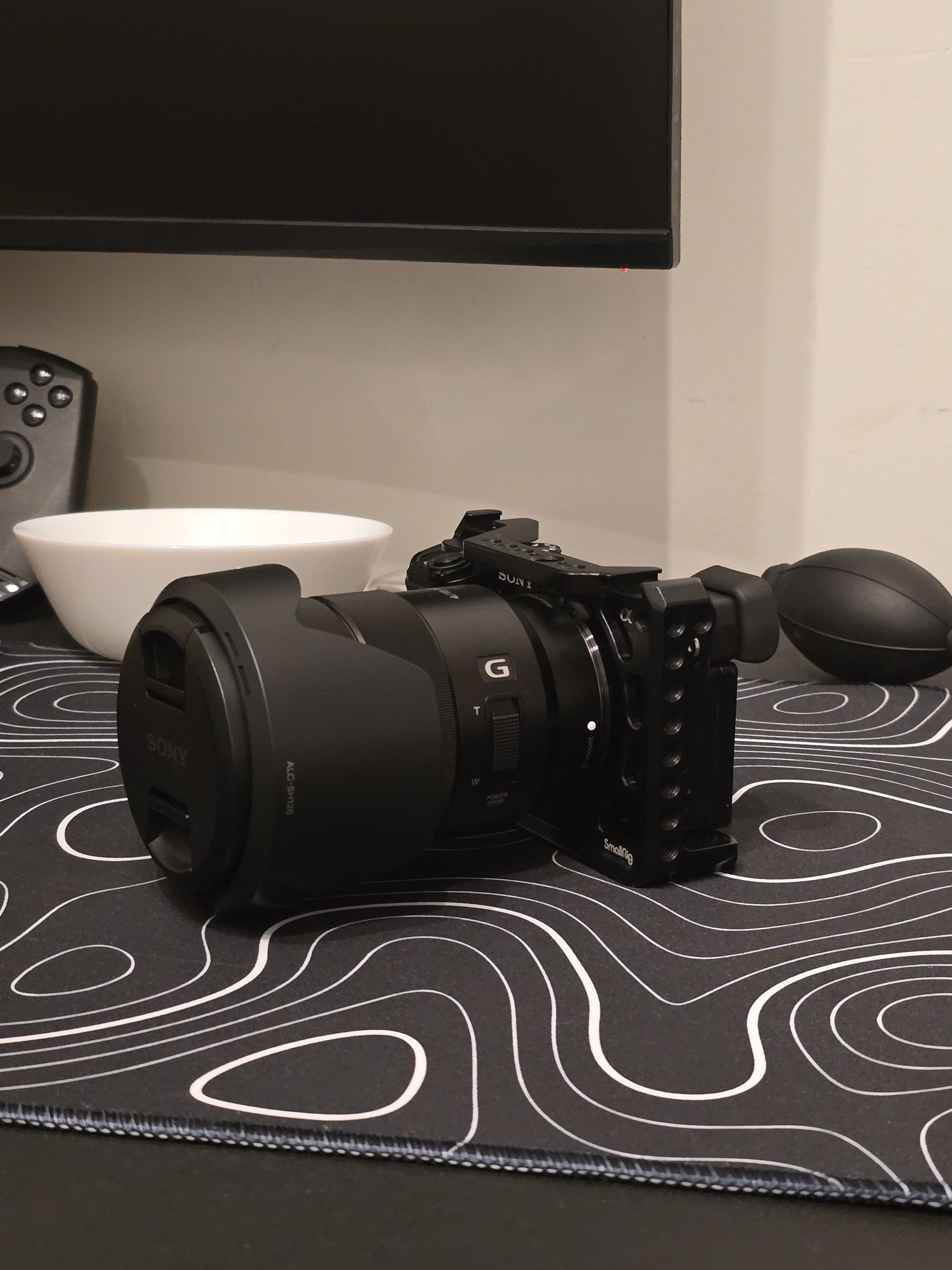 Sony a6100 z obiektywem 18-105mm