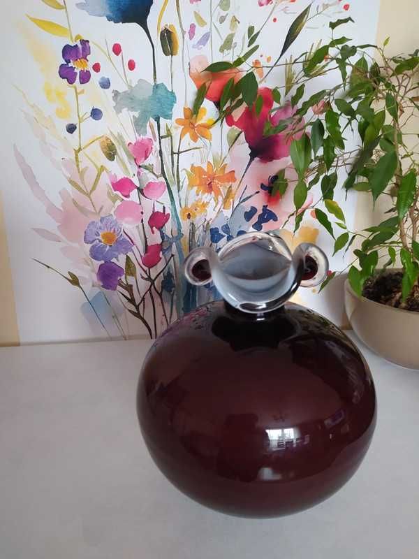 Burgundowy wazon, butla z falbanką "Tarnowiec,# prl