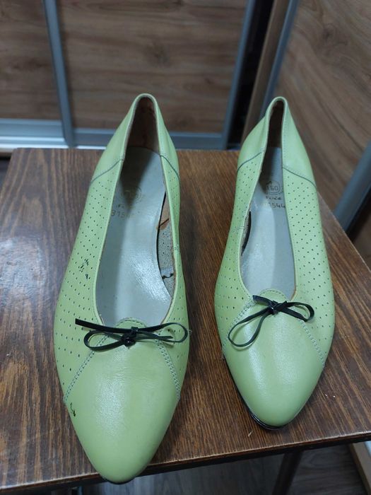 Отдам даром женские туфли