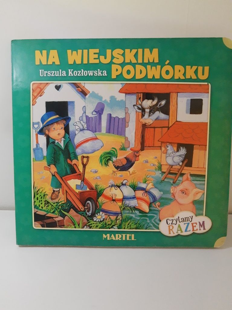 Książka l, książeczka, na wiejskim podwórku